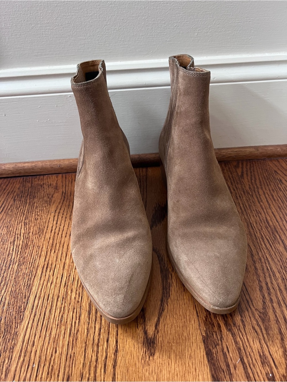 Chelsea Boots in Tan Suede